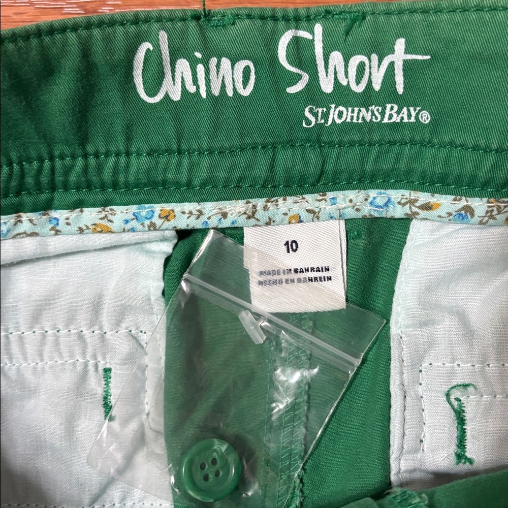St Johns Bay Green Chino Shorts with Belt - Picture 3 of 4
